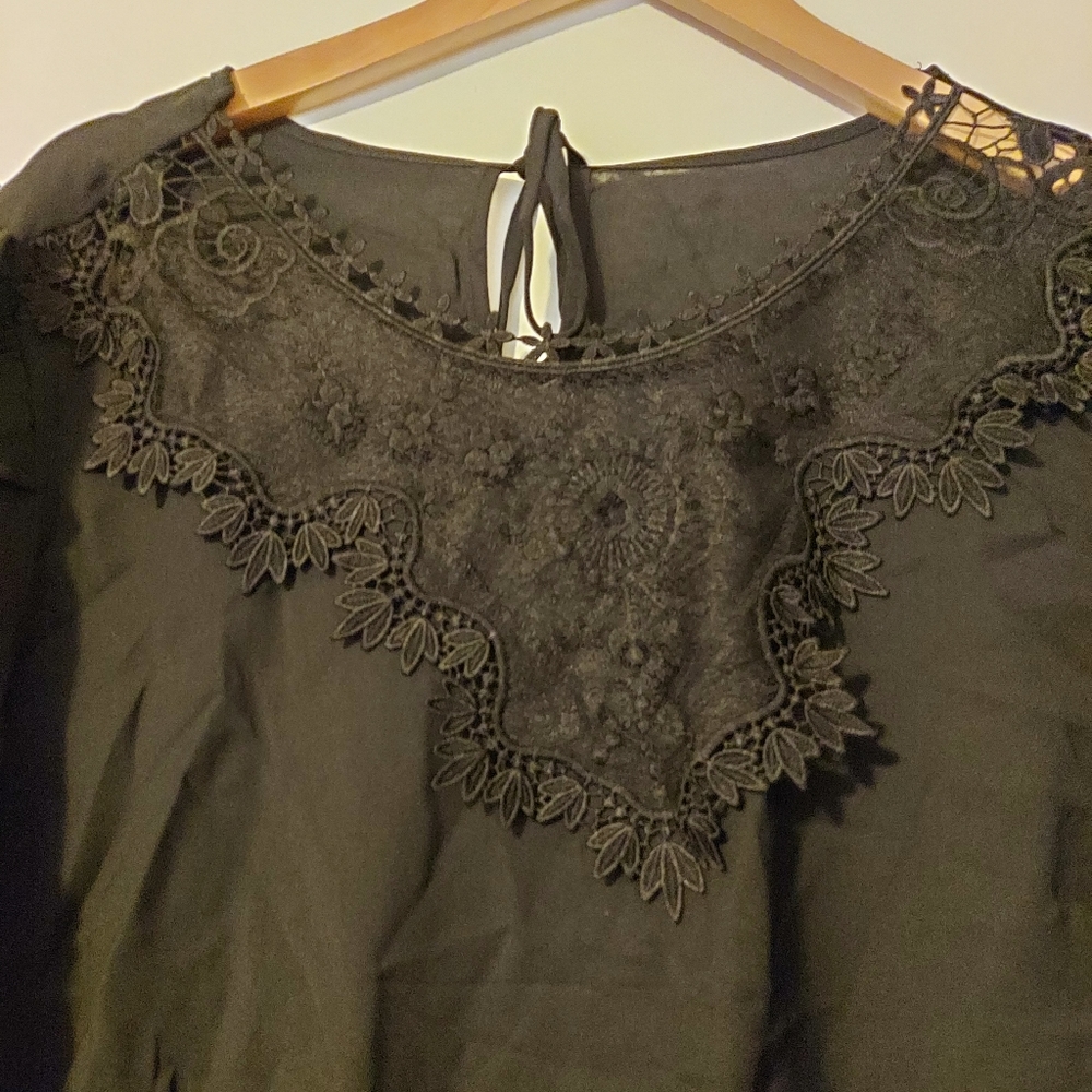 SHEIN blouse - Picture 2 of 5